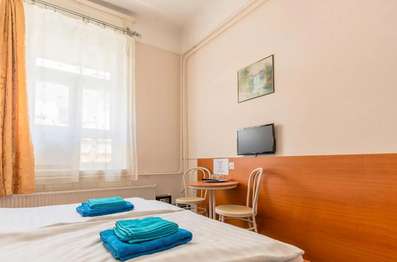 Eitans Guesthouse Budapest 3*,  Hungary